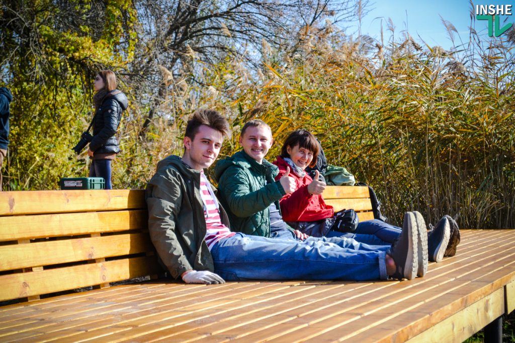 Новое знаковое место в Николаеве. На набережной возле пешеходного моста установили деревянный пирс и убрали территорию возле него 36