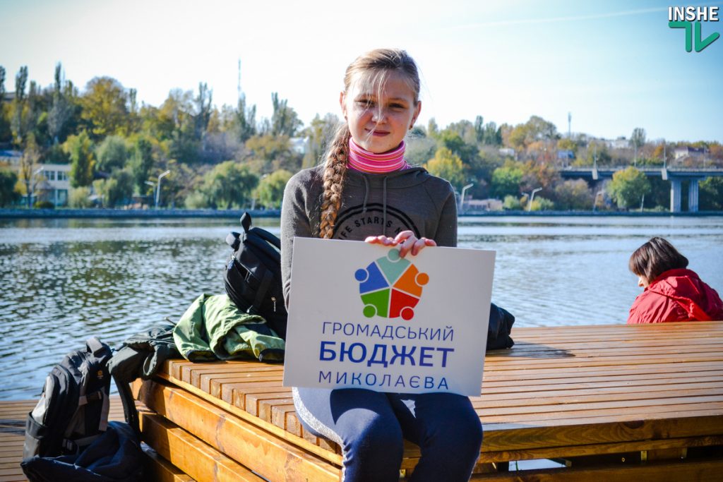 Новое знаковое место в Николаеве. На набережной возле пешеходного моста установили деревянный пирс и убрали территорию возле него 44