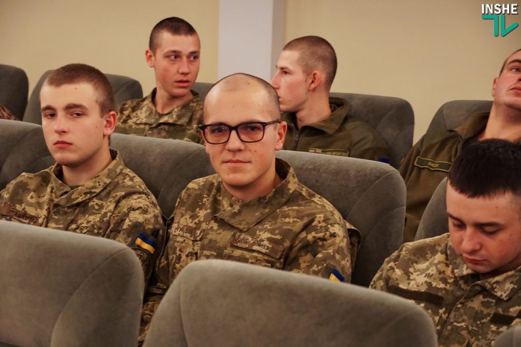 Военные моряки и артисты николаевского театра поблагодарили защитников Украины театрализованным концертом «Армия с народом» 3