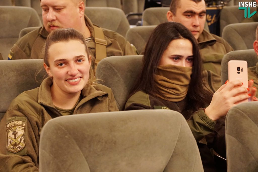 Военные моряки и артисты николаевского театра поблагодарили защитников Украины театрализованным концертом «Армия с народом» 5