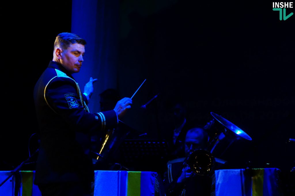 Военные моряки и артисты николаевского театра поблагодарили защитников Украины театрализованным концертом «Армия с народом» 41