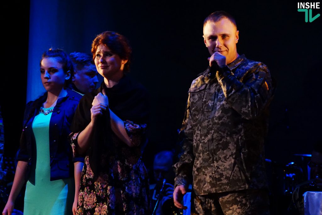 Военные моряки и артисты николаевского театра поблагодарили защитников Украины театрализованным концертом «Армия с народом» 49