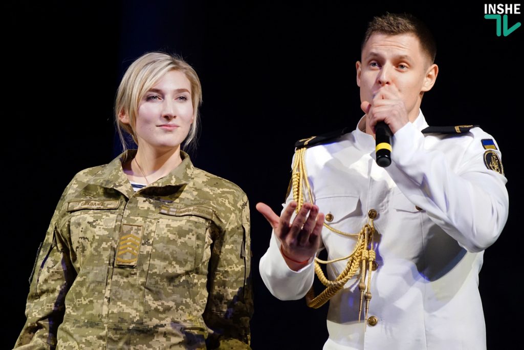 Военные моряки и артисты николаевского театра поблагодарили защитников Украины театрализованным концертом «Армия с народом» 55
