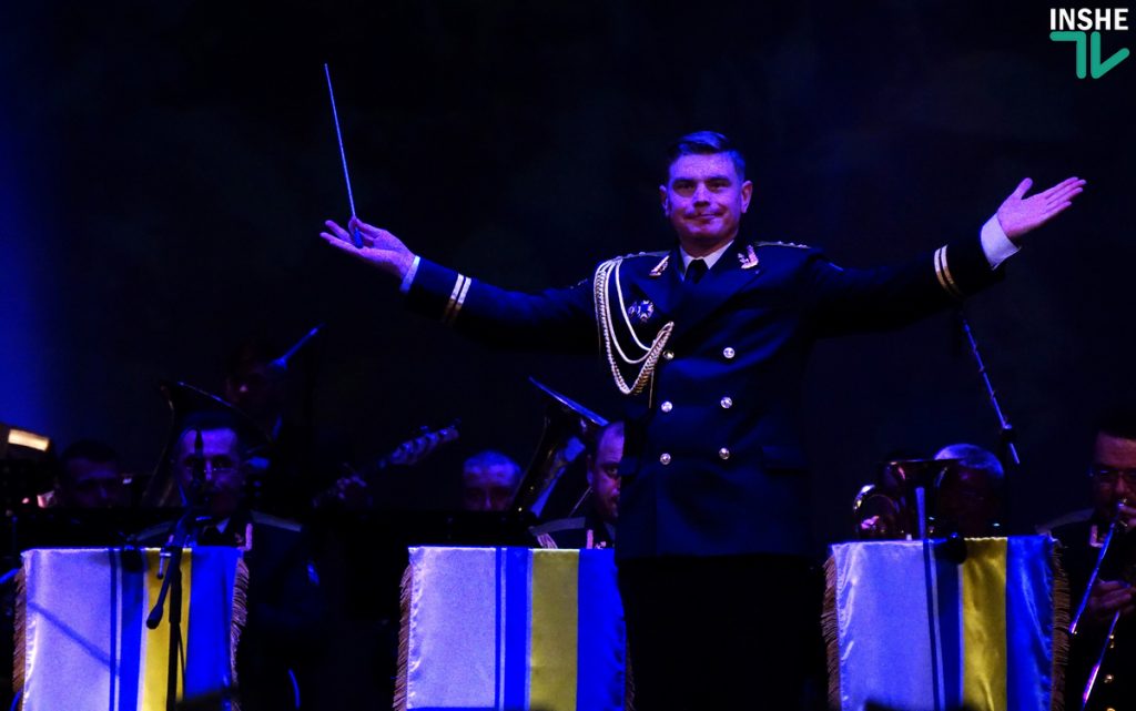 Военные моряки и артисты николаевского театра поблагодарили защитников Украины театрализованным концертом «Армия с народом» 57