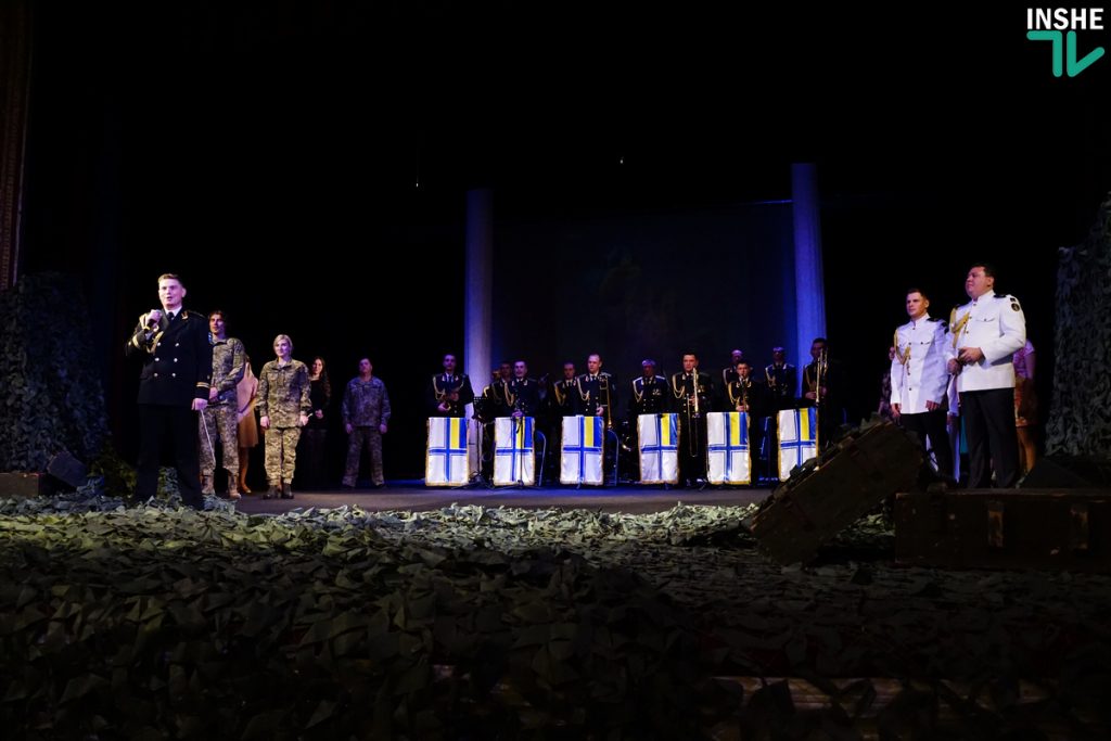Военные моряки и артисты николаевского театра поблагодарили защитников Украины театрализованным концертом «Армия с народом» 59