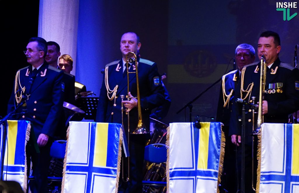 Военные моряки и артисты николаевского театра поблагодарили защитников Украины театрализованным концертом «Армия с народом» 61