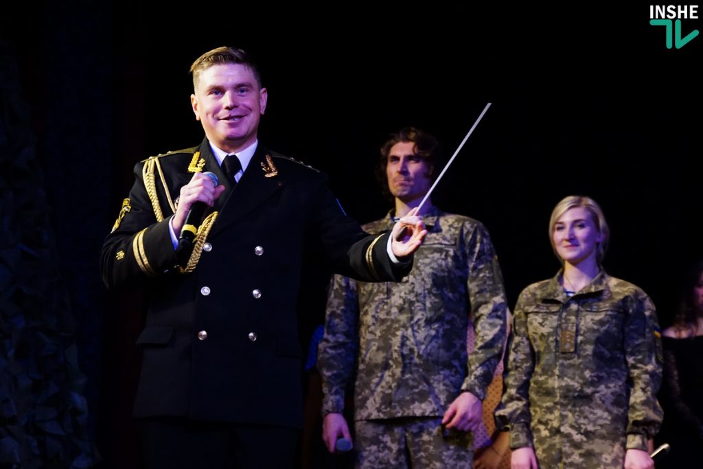 Военные моряки и артисты николаевского театра поблагодарили защитников Украины театрализованным концертом «Армия с народом» 63