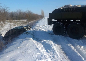 За сутки  на Николаевщине спасатели выручили из снежных ловушек 9 автомобилей и 23 человека