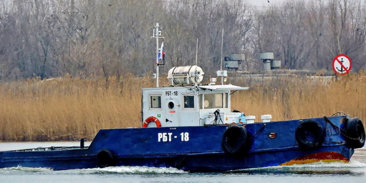 В Керчи затонул российский буксир