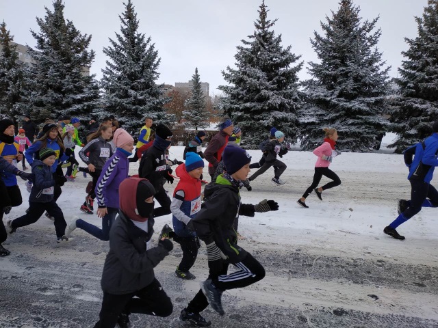 В Южноукраинске около 100 бегунов из 8 городов приняли участие в легкоатлетическом пробеге, посвященном Дню энергетика 7