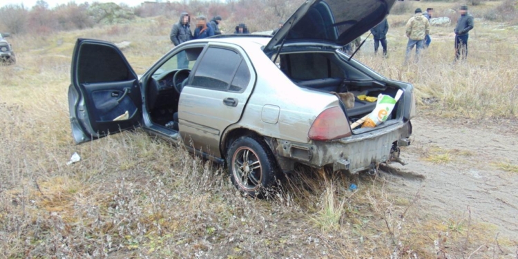 На Николаевщине полиция и около полусотни местных фермеров с погоней задержали группу домушников из Одессы