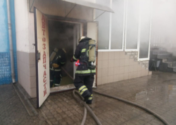 В Вознесенске горел автомагазин