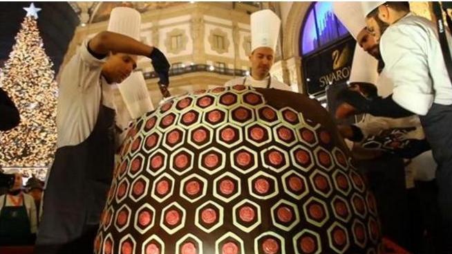 Почти 333 кг: в Италии испекли самый большой рождественский кекс 1