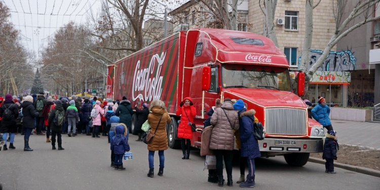 Свято наближається. Когда приезд грузовика в Николаев стал культурным событием