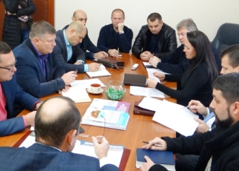 «Служба автомобильных дорог, облавтодор не вполне справляются со своей задачей» – в мэрии назвали «узкие» места с расчисткой улиц Николаева от первого снега