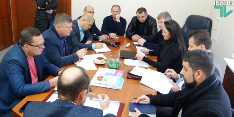 «Служба автомобильных дорог, облавтодор не вполне справляются со своей задачей» – в мэрии назвали «узкие» места с расчисткой улиц Николаева от первого снега