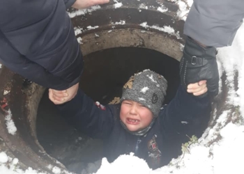 Люк в Николаеве, в который на выходных упал ребенок, – «Укртелекомовский»