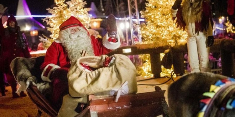Финский Санта-Клаус отправился в путешествие вокруг мира