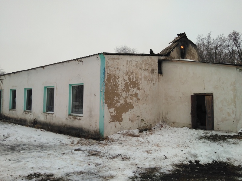 На Николаевщине горел неработающий дом культуры – пожарные библиотеку спасли 1