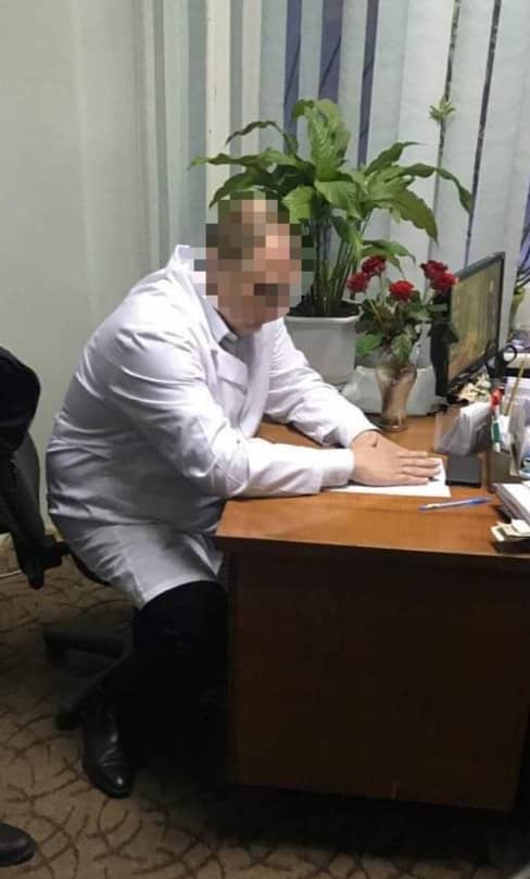 В Киеве два медика требовали с раненого участника АТО взятку в размере $1,5 тыс. за установление ему группы инвалидности 3