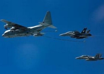У берегов Японии столкнулись два американских военных самолета. Пока известно об одном выжившем