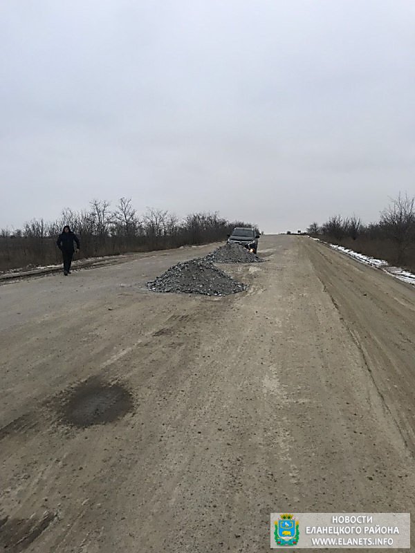 Перевозчики из нескольких городов за свои деньги возвращают проезжаемость дороге Н-14 «Николаев-Кропивницкий». САД контролирует, но не вмешивается 1
