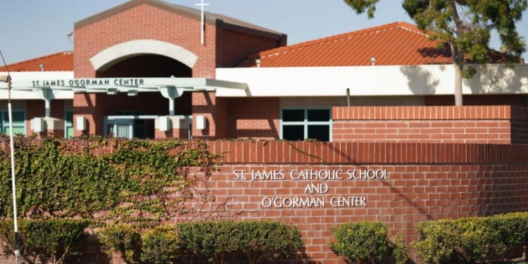 В США две монашки потратили $500 тыс. пожертвований для школы на поездки и казино