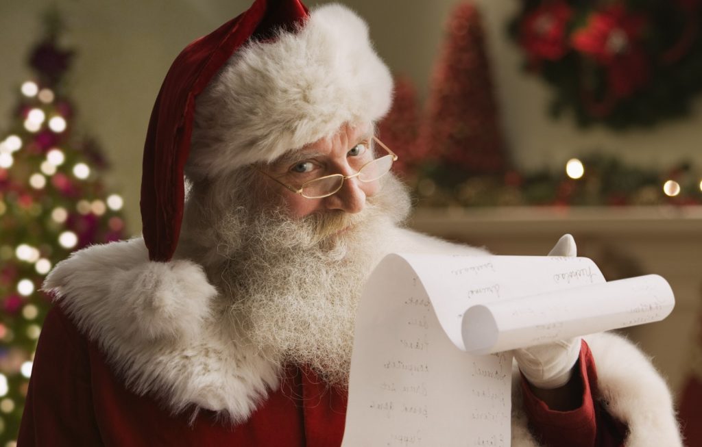 В Бельгии власти разрешили двум Санта Клаусам нарушить карантин и раздать детям подарки 1