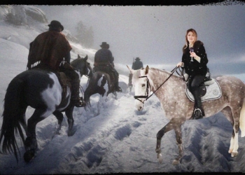 “Няша” Поклонская шокировала россиян новогодним поздравлением на лошади