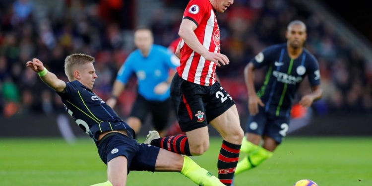 Зинченко отметился в матче за “Манчестер Сити” голевой ошибкой и ассистом. Гвардиола назвал его игроком матча