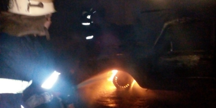 В Березнеговатском районе чуть не сгорела хозпостройка с «шестеркой»