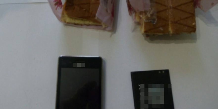 В Снигиревскую колонию пытались передать телефон, спрятанный в бисквите