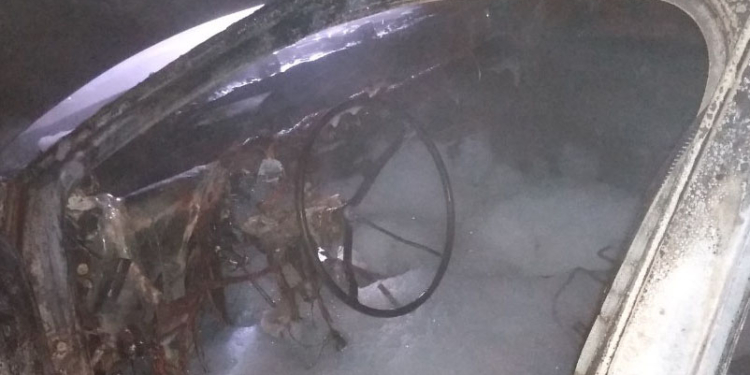 В Николаеве сгорел припаркованный на улице автомобиль