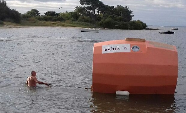71-летний француз плывет в бочке через Атлантику к Америке