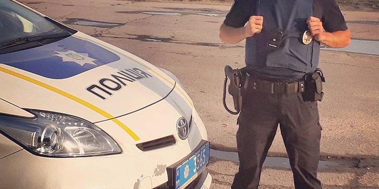 Бывший патрульный из Харькова, подозреваемый в превышении полномочий, сбежал в Россию и получил там паспорт