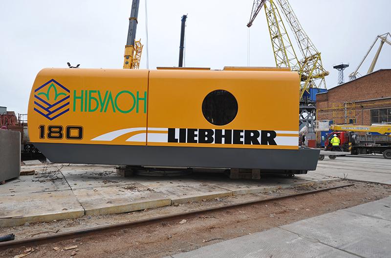 Хорошая новость. На судостроительном заводе "Нибулон" устанавливают 400-тонный кран 5