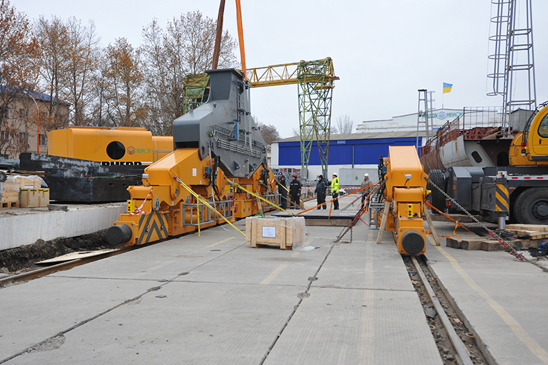 Хорошая новость. На судостроительном заводе "Нибулон" устанавливают 400-тонный кран 7