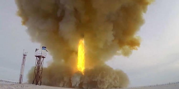 Минобороны РФ опубликовало видео пуска гиперзвуковой ракеты