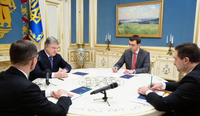 Президент настоятельно советует главе Укрпочты уменьшить свою зарплату и обеспечить работу почтальонов в селах