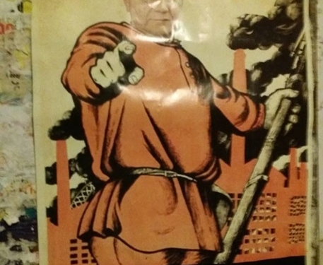 В Мариуполе задержан пенсионер, клеивший плакаты с Януковичем