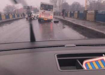 В Ужгороде у маршрутки на ходу отвалилось колесо