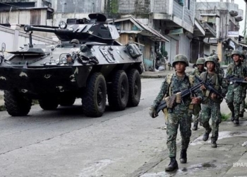 На Филиппинах военное положение продлят на год