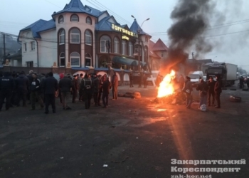 На Закарпатье блокируют трассу из-за освобождения подозреваемого в убийстве