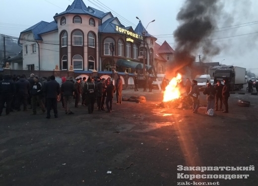 На Закарпатье блокируют трассу из-за освобождения подозреваемого в убийстве
