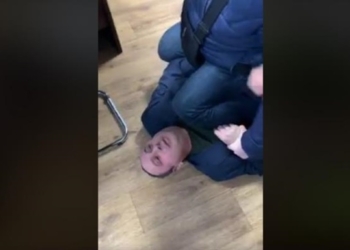 В Херсоне чиновник устроил драку с активистами