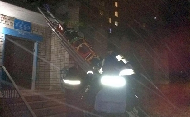 В Днепре вор выпал из окна многоэтажки