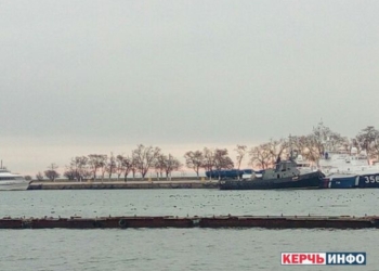 Россия отбуксировала захваченные украинские катера в неизвестном направлении