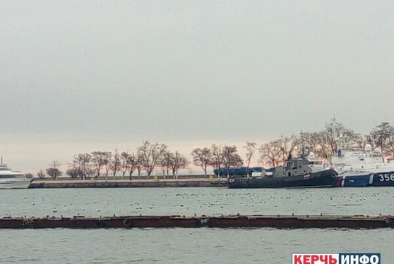 Россия отбуксировала захваченные украинские катера в неизвестном направлении