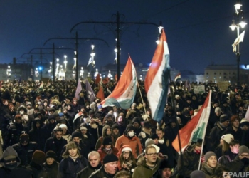 Президент Венгрии подписал “закон о рабстве”, который вызвал протесты