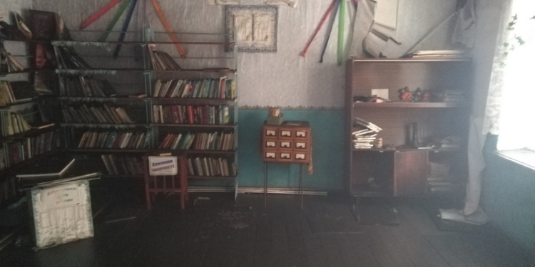 На Николаевщине горел неработающий дом культуры – пожарные библиотеку спасли